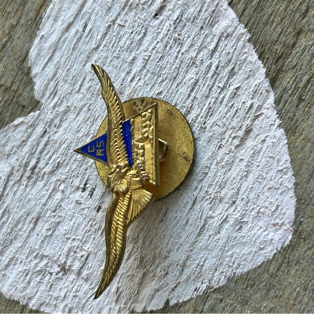 4/$100 Spanish 1950 Taiwan Gold and Blue pilot Winged Pin